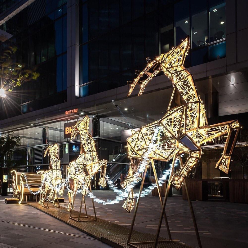 هل أضواء عيد الميلاد الخارجية آمنة؟