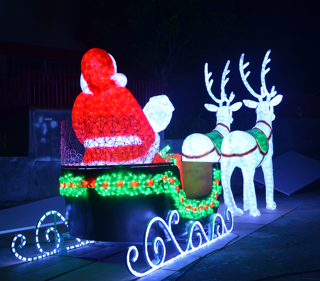 في الهواء الطلق شارع شارع الحافز الأكريليك الرنة سانتا كلوز مع ضوء زخار