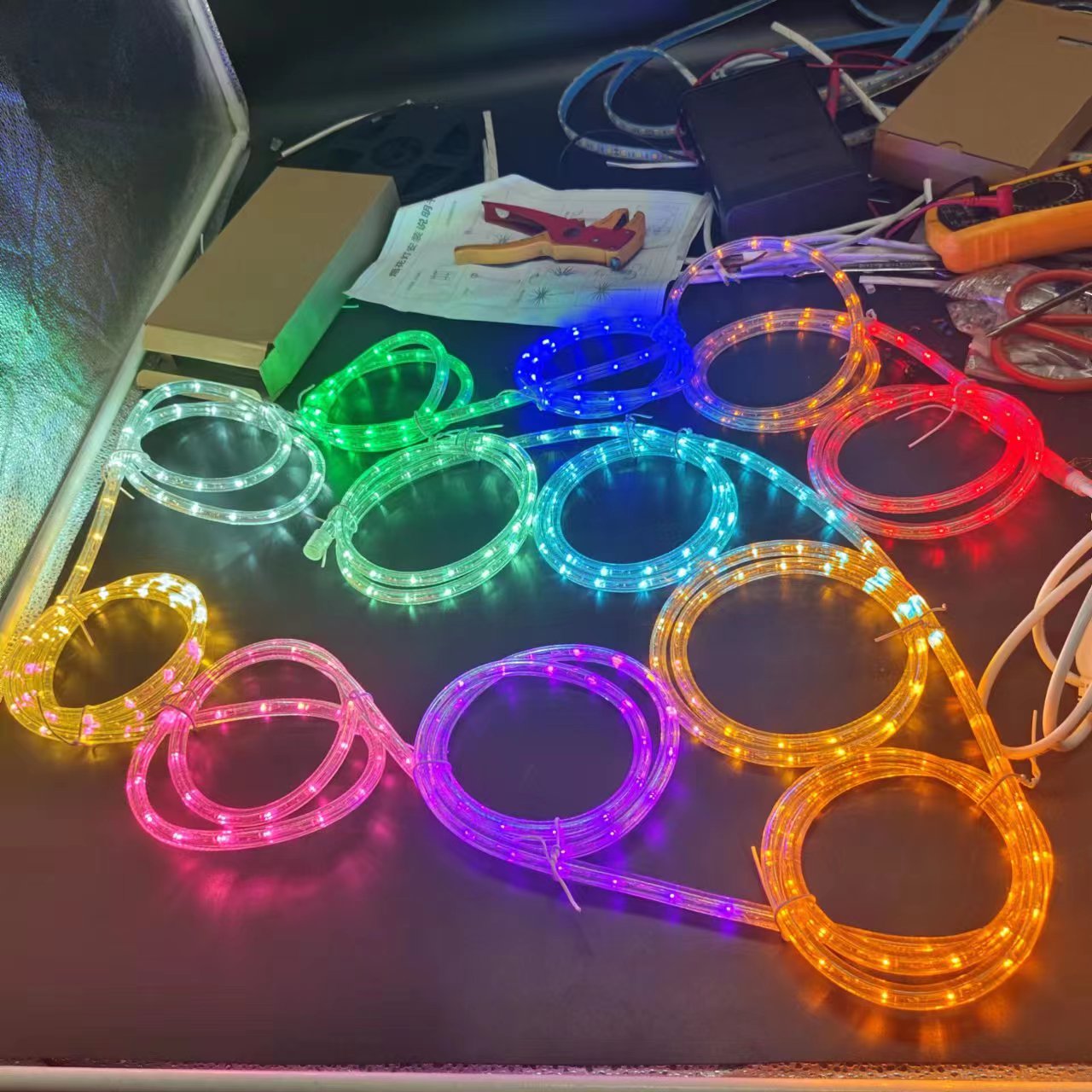 شكل زخرفة العطلات RGB 100M LED Flex Rope Strip Light for Shop Window Park Street